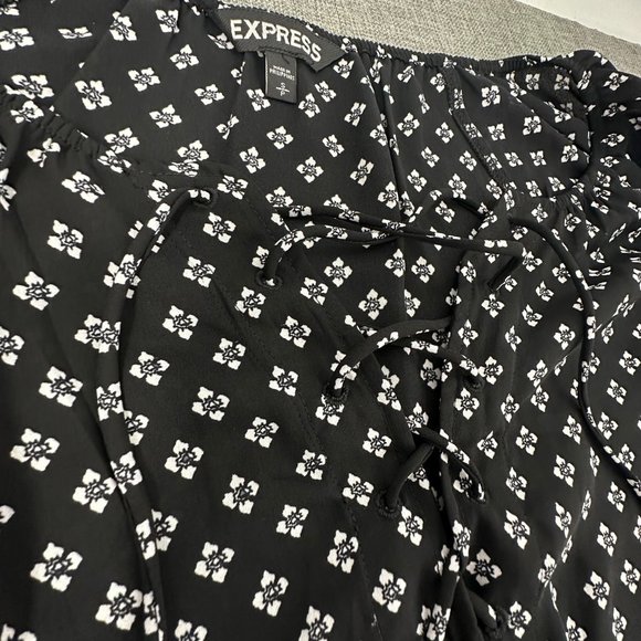 Brand New! Express Dress Black & White Small Neckline Tie Elastic Waist Balloon - Picture 4 of 15